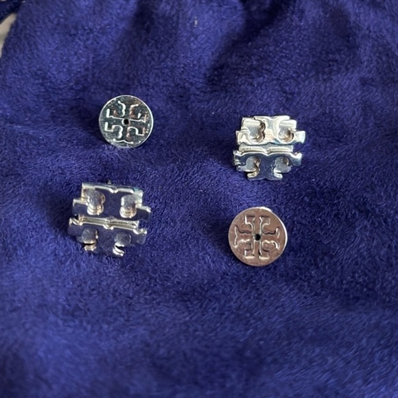 Tory Burch NWT Large T Logo Stud Earrings Silver - Picture 3 of 3
